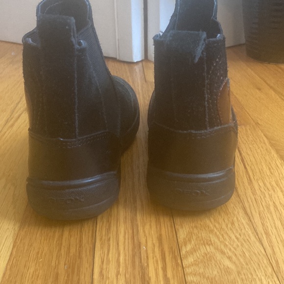 Geox girl slip on boots in suede with hearts on the side size 9 toddler - Picture 3 of 3